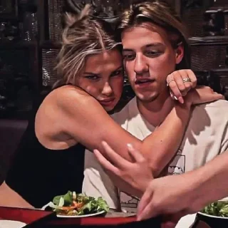 Стикер Milli - 1