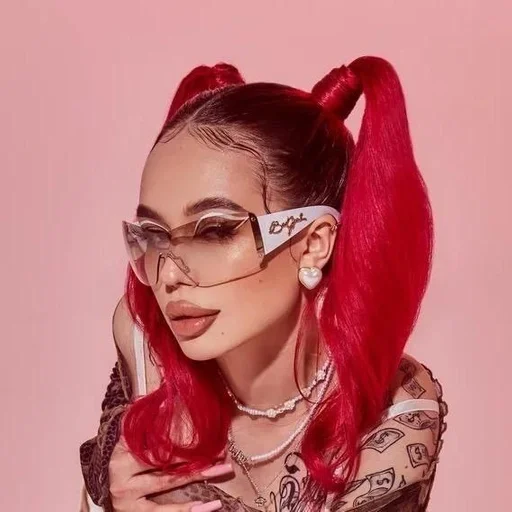 человеческое лицо губная помада модный аксессуар