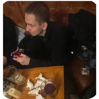 Стикер На мне куртка - 2