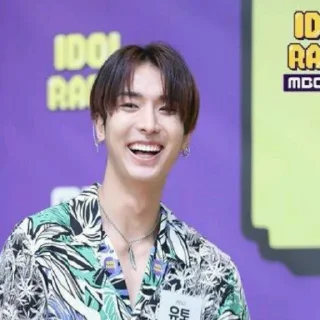 Стикер Pentagon memes1 - 3