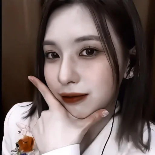 ˖ ࣪𖥻ʙᴀᴇ @lindastik :: @fStikBot - человеческое лицо