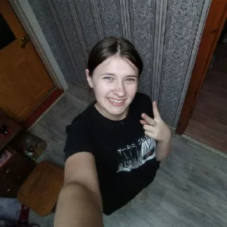 Sticker Кароч 3 шлюх...да - 1