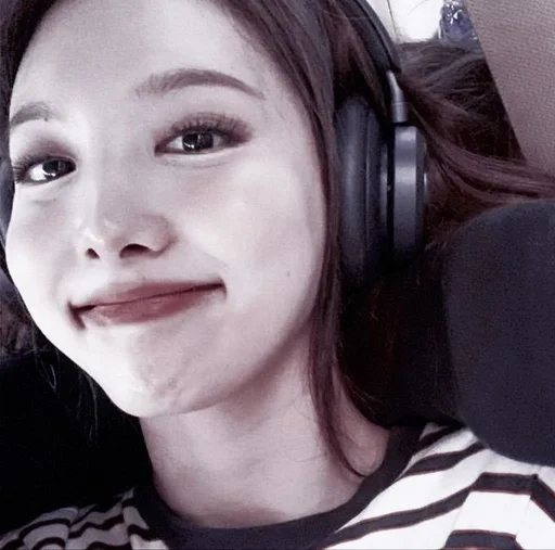 Стикер [🏯] Nayeon @fancamstanf :: @fStikBot - 1