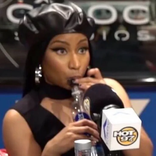 Sticker Nicki Minaj Reacts by @NICKIMINAJBR - 2