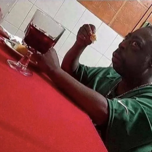 Человек безалкогольный напиток человеческое лицо