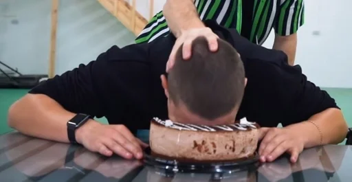 Человек торт на день рождения одежда