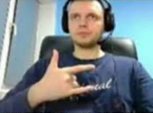 Человек наушники человеческое лицо