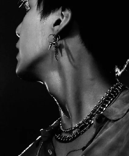 модный аксессуар черно-белый ожерелье