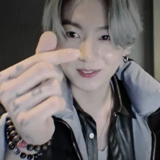 Человек человеческое лицо модный аксессуар