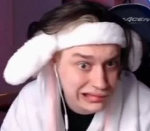 Человек наушники человеческое лицо