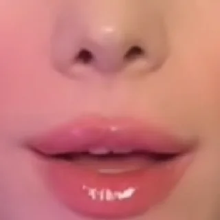 Стикер Pretty mouth - 2