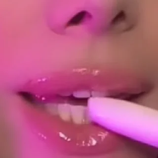 Стикер Pretty mouth - 10