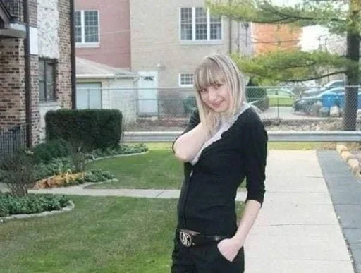 Человек на открытом воздухе улыбаться