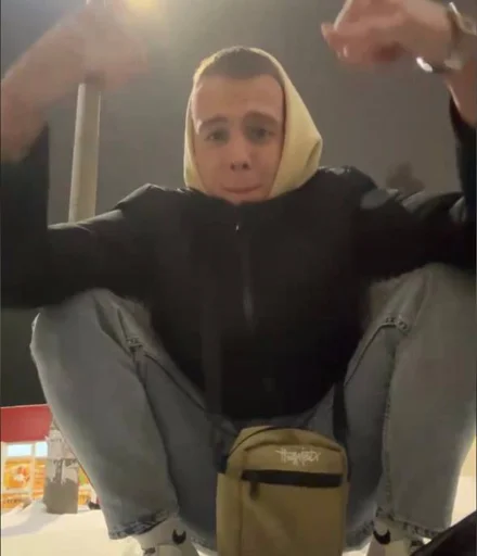 Стикер Q3a3L7_by_EmojiRuBot - 1