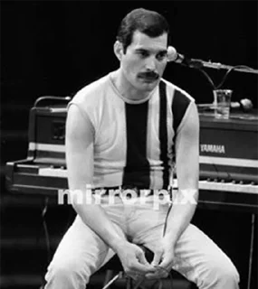 Стикер Queen - 3