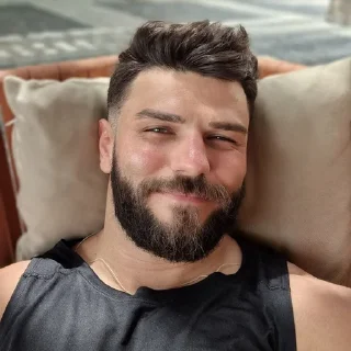 Стикер Robert. - 1