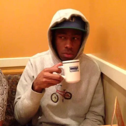 Человек стена человеческое лицо