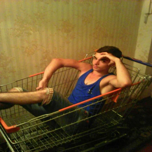 Человек ручная тележка человеческое лицо