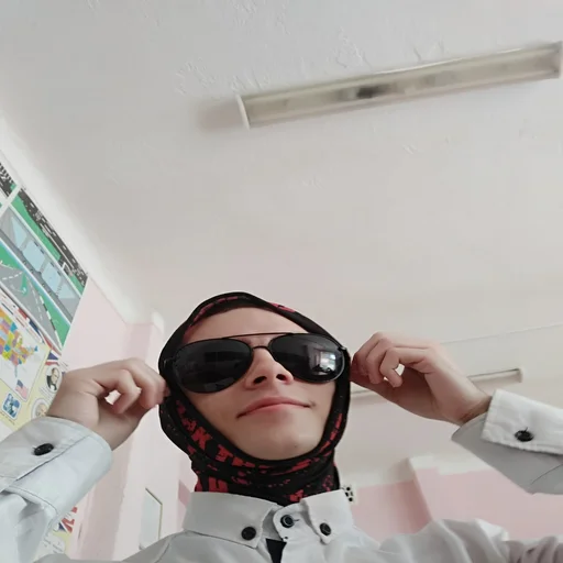 человеческое лицо комнатный стена