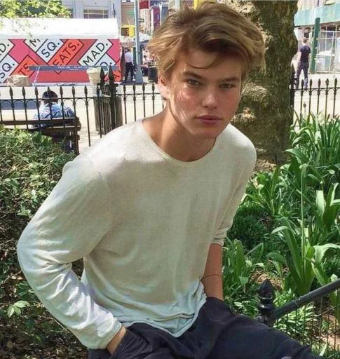 Sticker SG2PETt7XR_by_Shrifty_textbot - 1