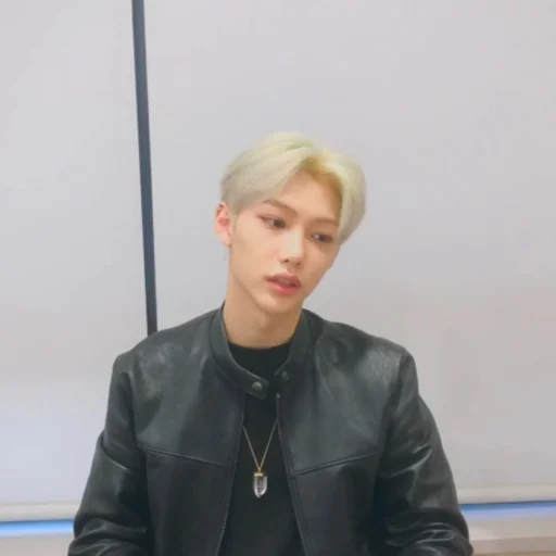 Стикер ,Lee felix Vlive. @STRAY_KIDS - 11