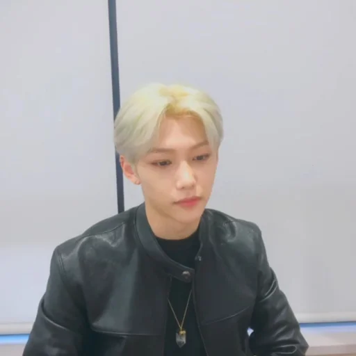 Стикер ,Lee felix Vlive. @STRAY_KIDS - 10