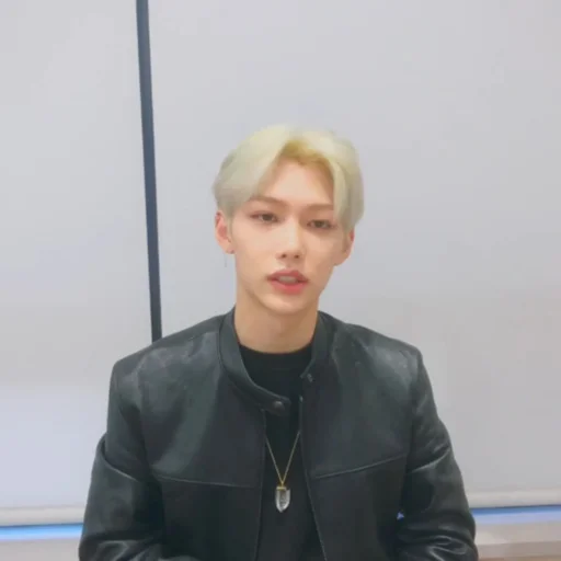 Стикер ,Lee felix Vlive. @STRAY_KIDS - 8