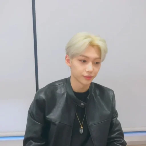 Стикер ,Lee felix Vlive. @STRAY_KIDS - 7