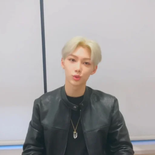 Стикер ,Lee felix Vlive. @STRAY_KIDS - 6