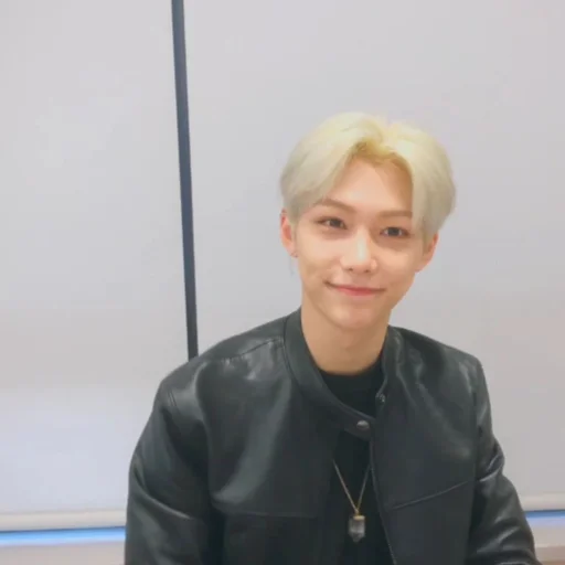 Стикер ,Lee felix Vlive. @STRAY_KIDS - 4