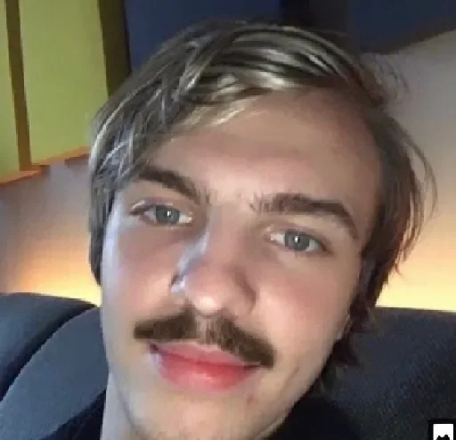 У меня есть много бабок, зови меня дед - human face