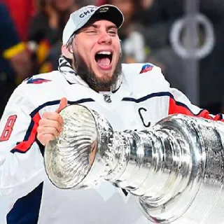 Стикер Создать мемы ➡️ @sportsmem_bot - 5