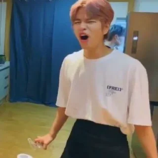 Стикер Seungminnie💕🐶 - 2