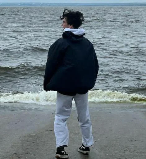 Sticker SgB0A6nXZx_by_Stikerhi_bot - 1