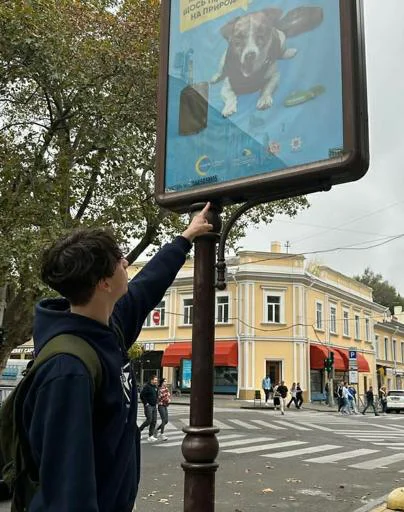 Sticker SgB0A6nXZx_by_Stikerhi_bot - 1