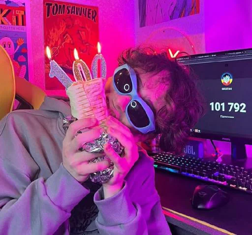 Sticker SgB0A6nXZx_by_Stikerhi_bot - 1