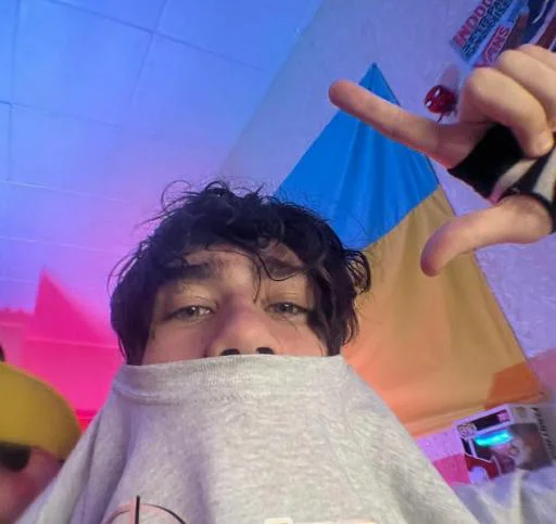 Стикер SgB0A6nXZx_by_Stikerhi_bot - 1