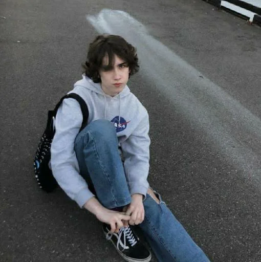 Стикер SgB0A6nXZx_by_Stikerhi_bot - 1