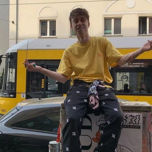 Человек наземный автомобиль транспортное средство