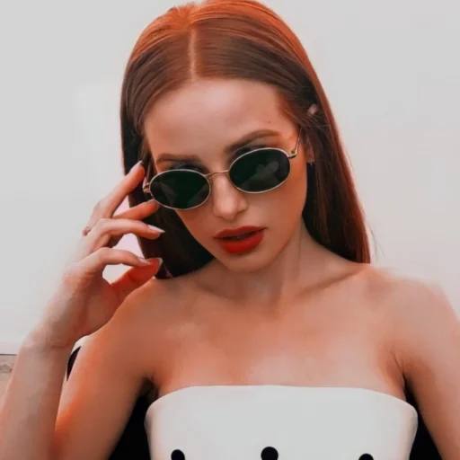 Человек губная помада защитные очки