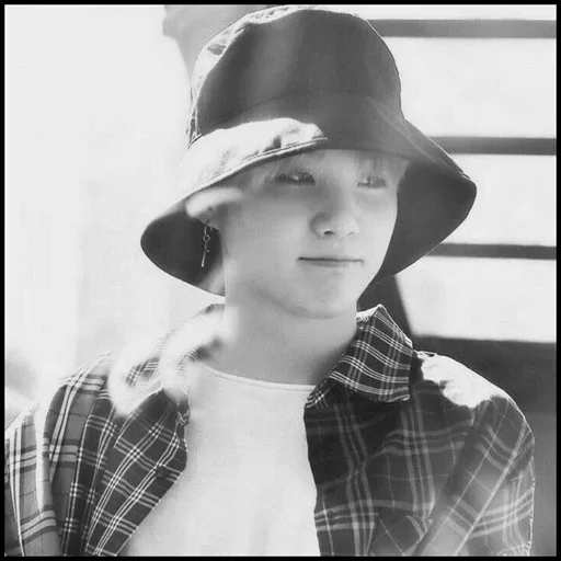 ̶S̶̶U̶̶G̶̶A̶ ๛ @ShinigamiSuga - Человек