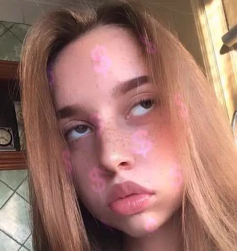 person selfie eyelash