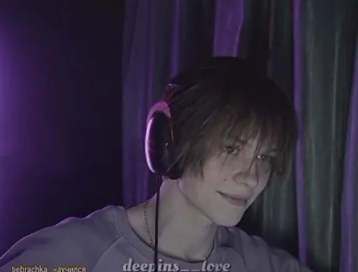 human face headphones screenshot