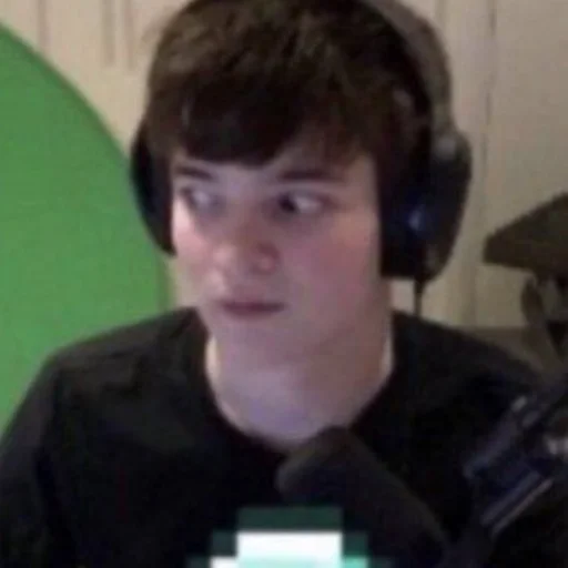 Человек наушники человеческое лицо