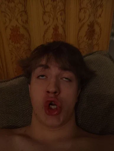 Стикер Кринж мужчина - 2