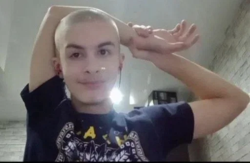 Человек стена человеческое лицо