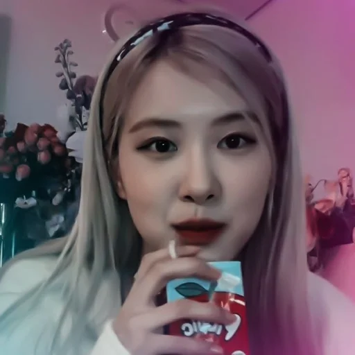 #розэ фром :; @helppoww :: @fStikBot - человеческое лицо