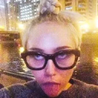 Стикер Miley's here - 6