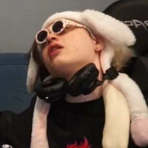 наушники ношение модный аксессуар