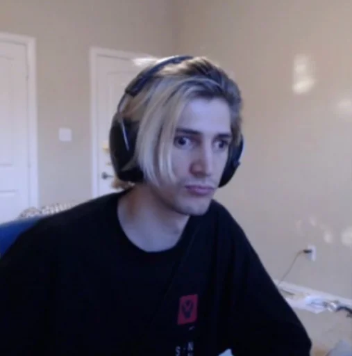 комнатный человеческое лицо стена